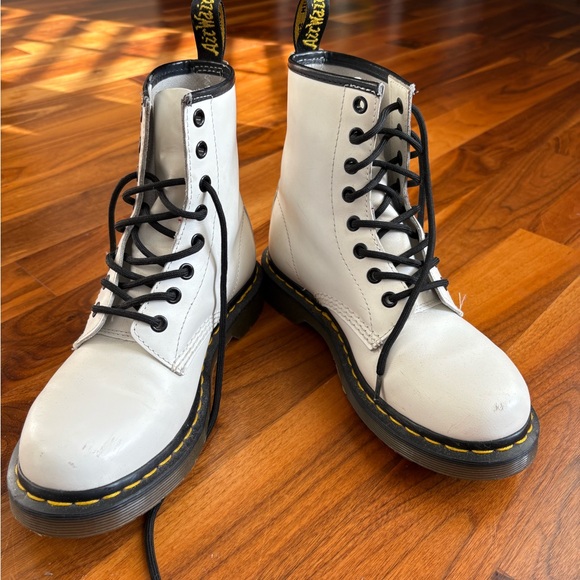 Dr Martens Women’s size 7/38, USED - Picture 1 of 17